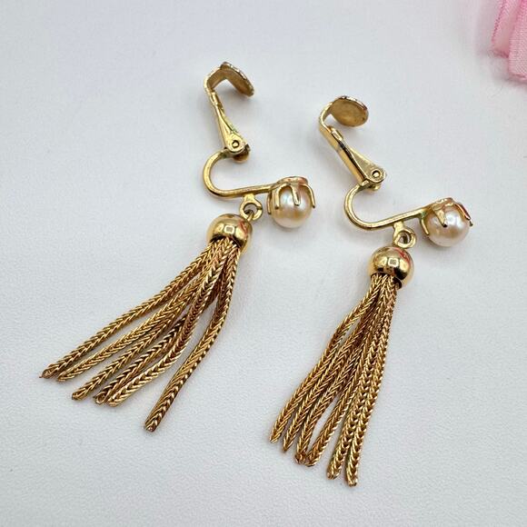 Vintage Faux Pearl And Tassel Clip On Earrings Gold Tone Chic Occasion Holiday - Picture 3 of 10